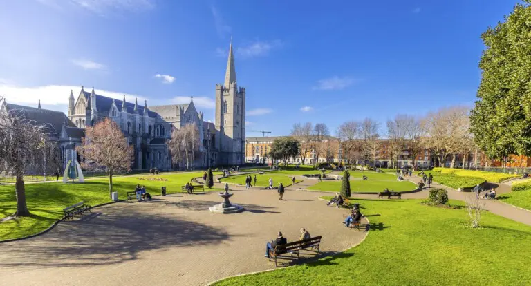 00a12990baab43b3a53ca9cec9345cba