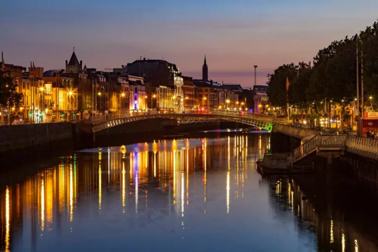 Ha'penny bridge dusk Dublin